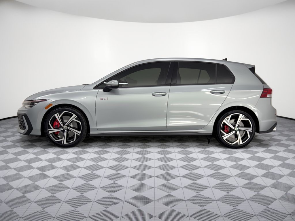 Used 2025 Volkswagen Golf SE FWD image 2