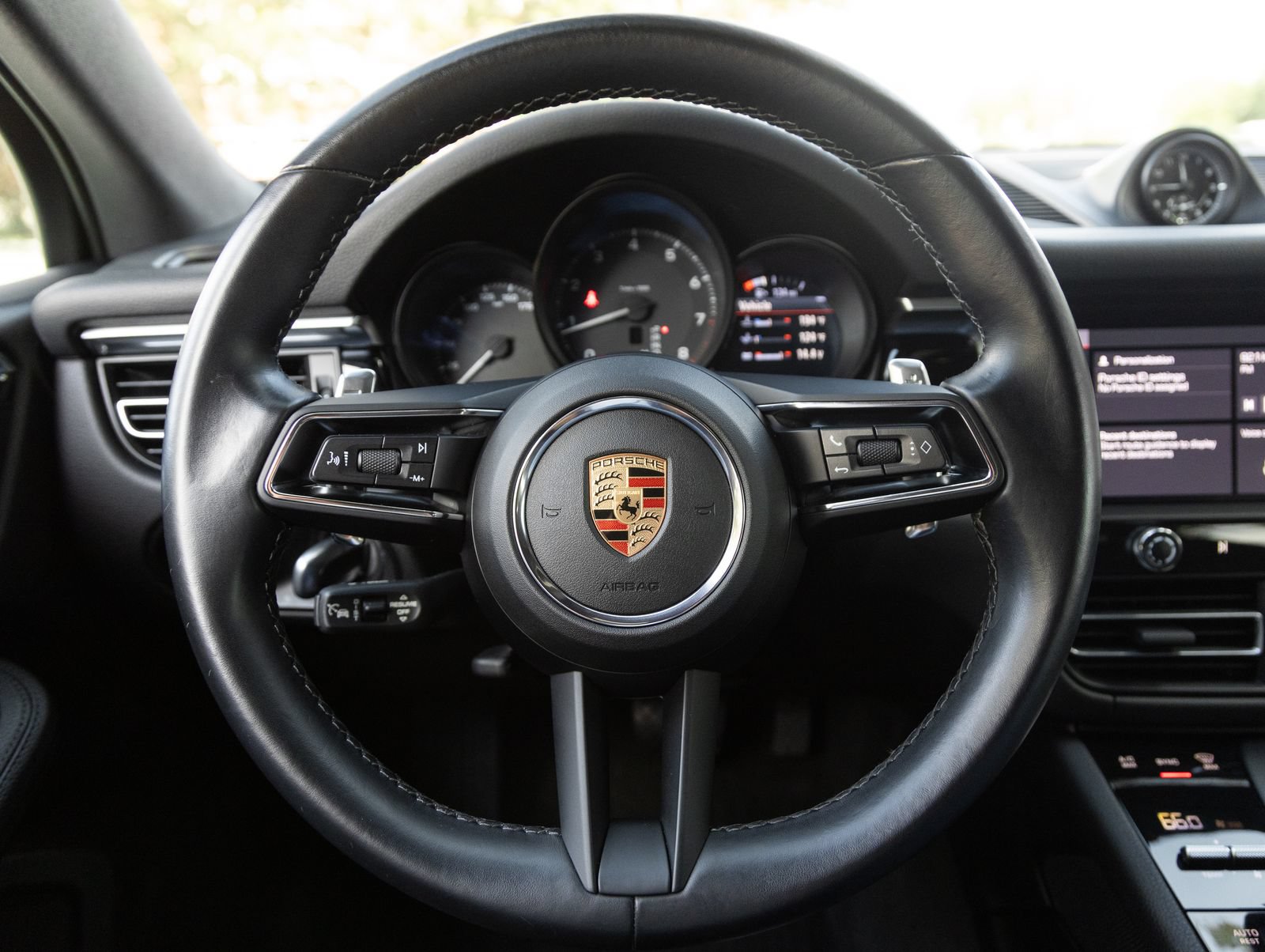 Certified 2024 Porsche Macan AWD/4WD image 13