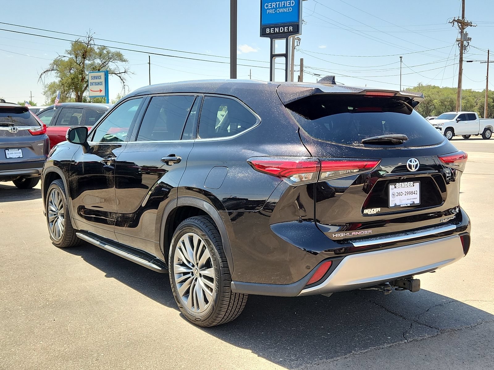 Used 2021 Toyota Highlander Platinum FWD image 3