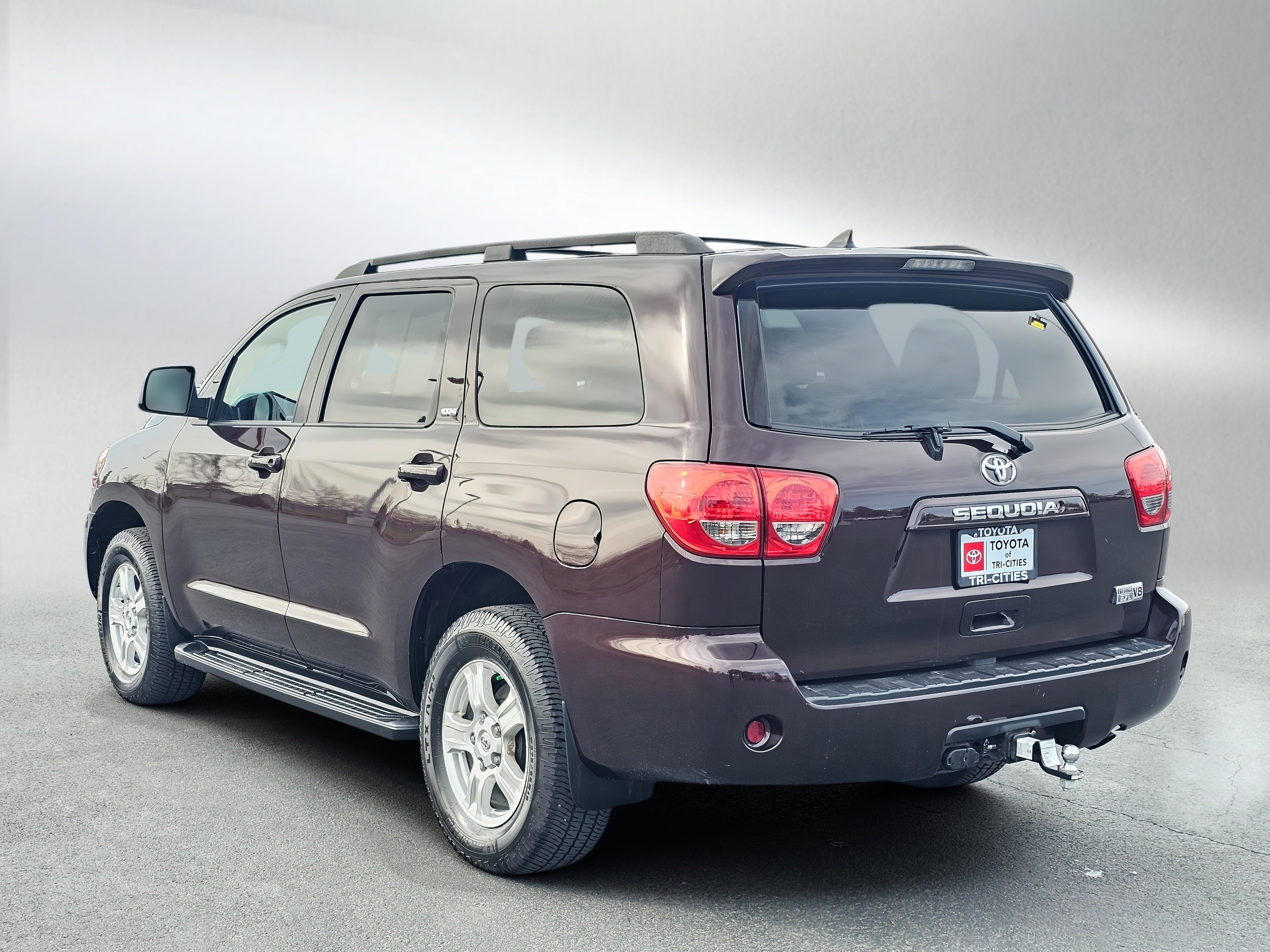 Used 2016 Toyota Sequoia SR5 AWD/4WD image 3