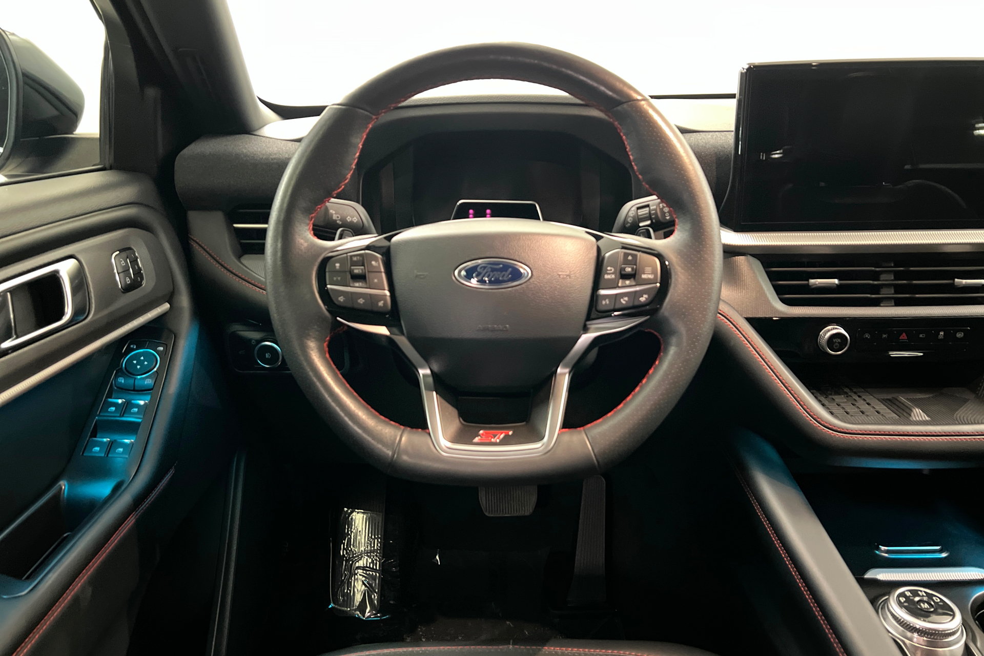 Used 2025 Ford Explorer ST AWD/4WD image 13