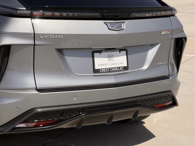 New 2026 Cadillac Lyriq V w/ Exterior Carbon Fiber Package AWD/4WD image 7