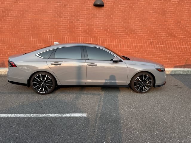 Used 2025 Honda Accord Touring image 2