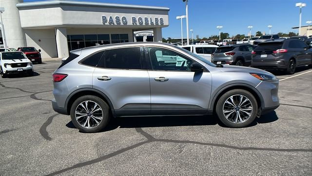 Used 2021 Ford Escape SE image 2