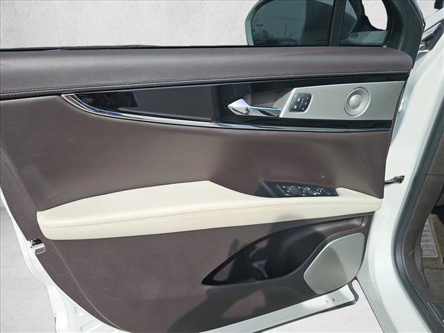 Used 2022 Lincoln Nautilus Black Label w/ Class II Trailer Tow Package image 13