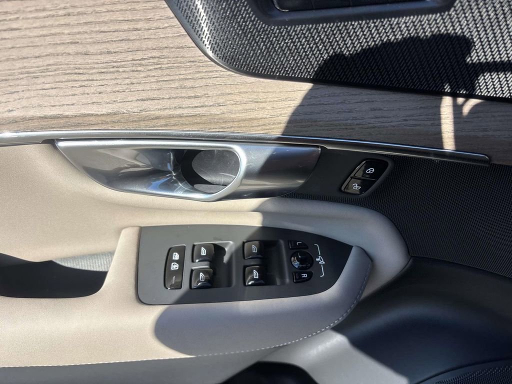 New 2026 Volvo XC90 B6 Plus w/ Protection Package Premier image 13