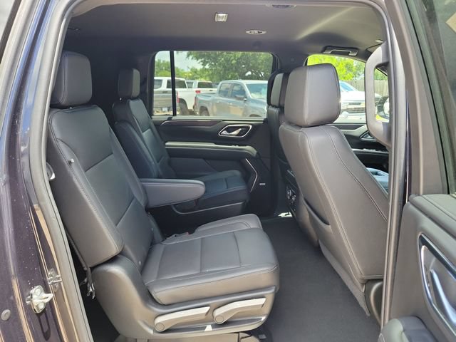 Certified 2023 Chevrolet Suburban LT w/ Luxury Package RWD image 28