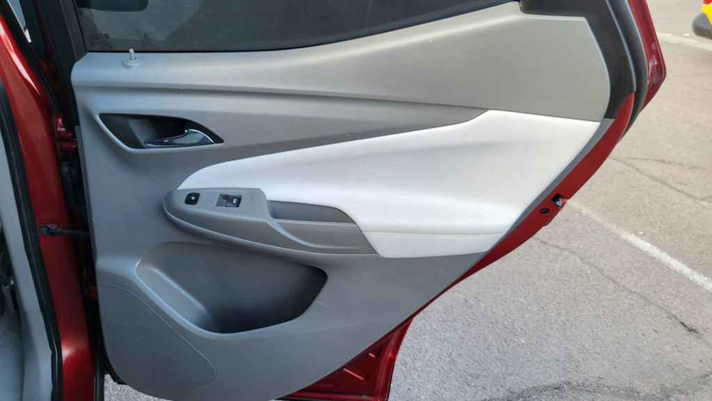 Used 2022 Chevrolet Bolt EUV Premier w/ Sun & Sound Package FWD image 18