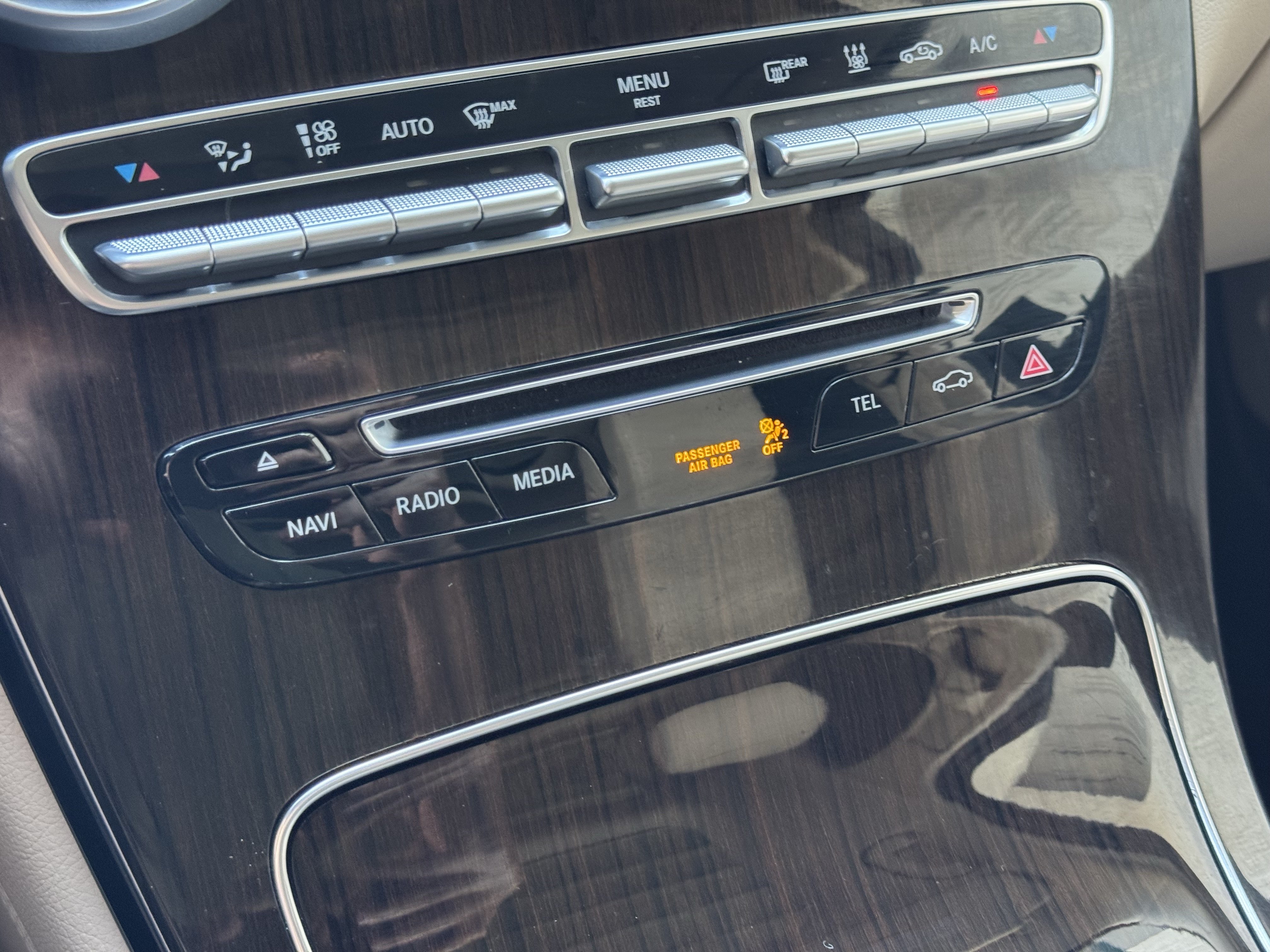Used 2018 Mercedes-Benz GLC 350e 4MATIC image 28