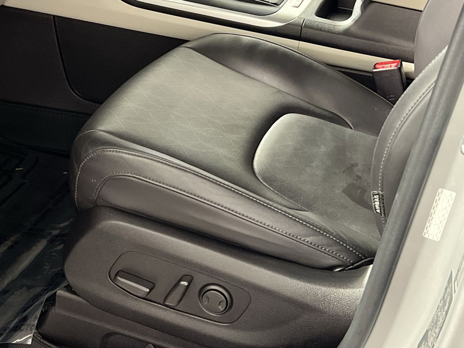 Used 2022 Kia Carnival LX FWD image 15