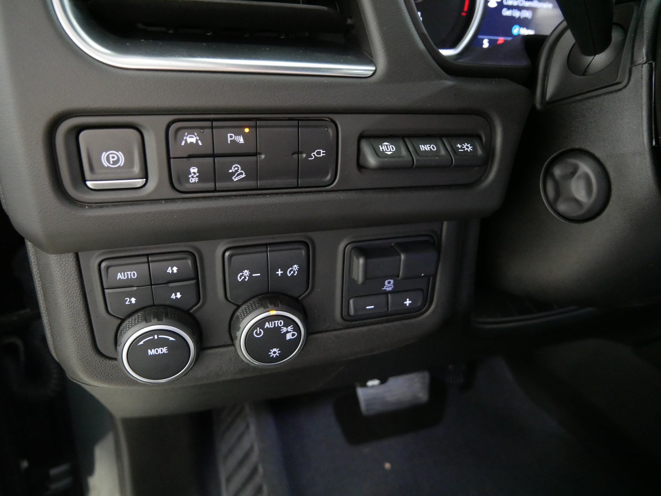 Used 2021 Chevrolet Tahoe Premier w/ Premium Package AWD/4WD image 26