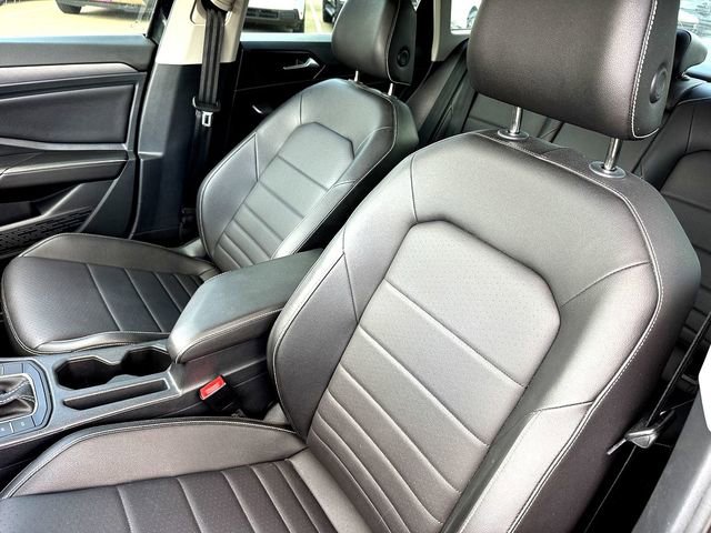 Used 2023 Volkswagen Jetta SE w/ Panoramic Sunroof Package FWD image 10