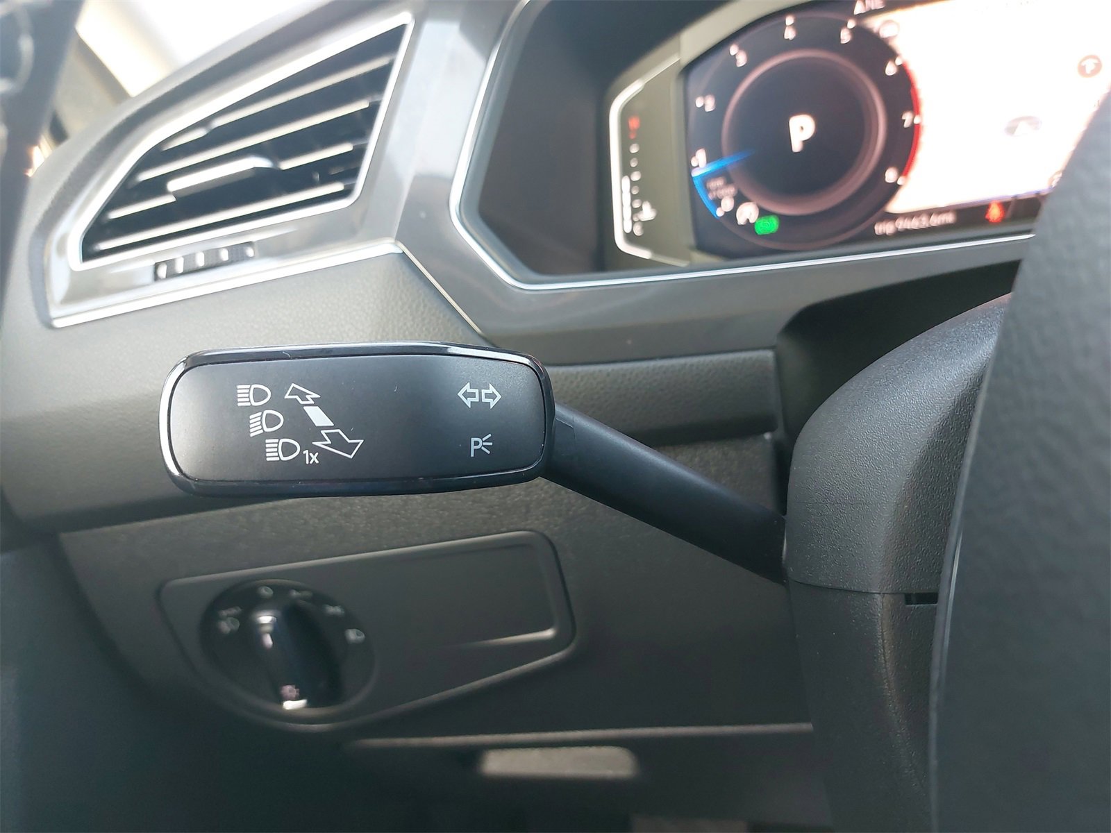 Used 2021 Volkswagen Tiguan SEL image 27