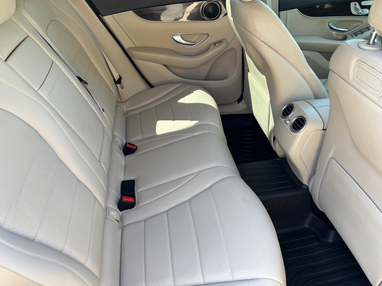 Used 2019 Mercedes-Benz GLC 300 image 30