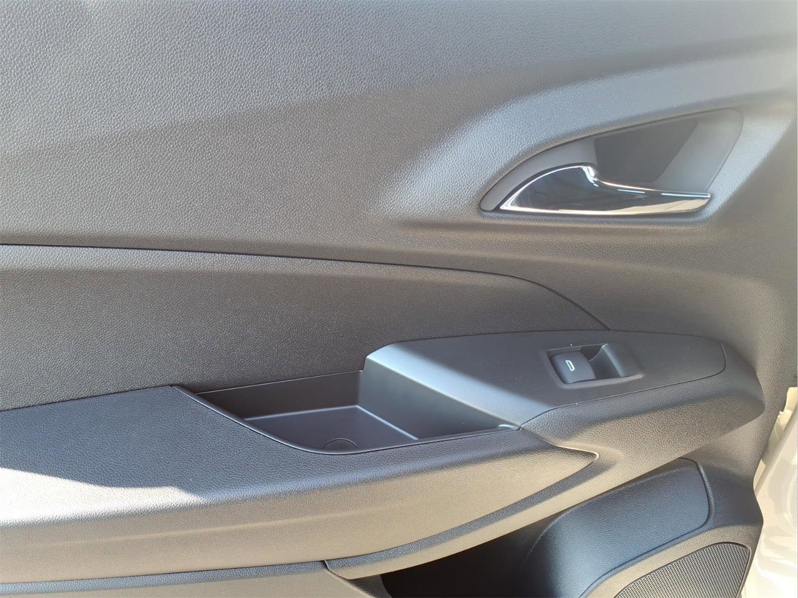 New 2026 Chevrolet Trax RS w/ Sunroof Package image 10