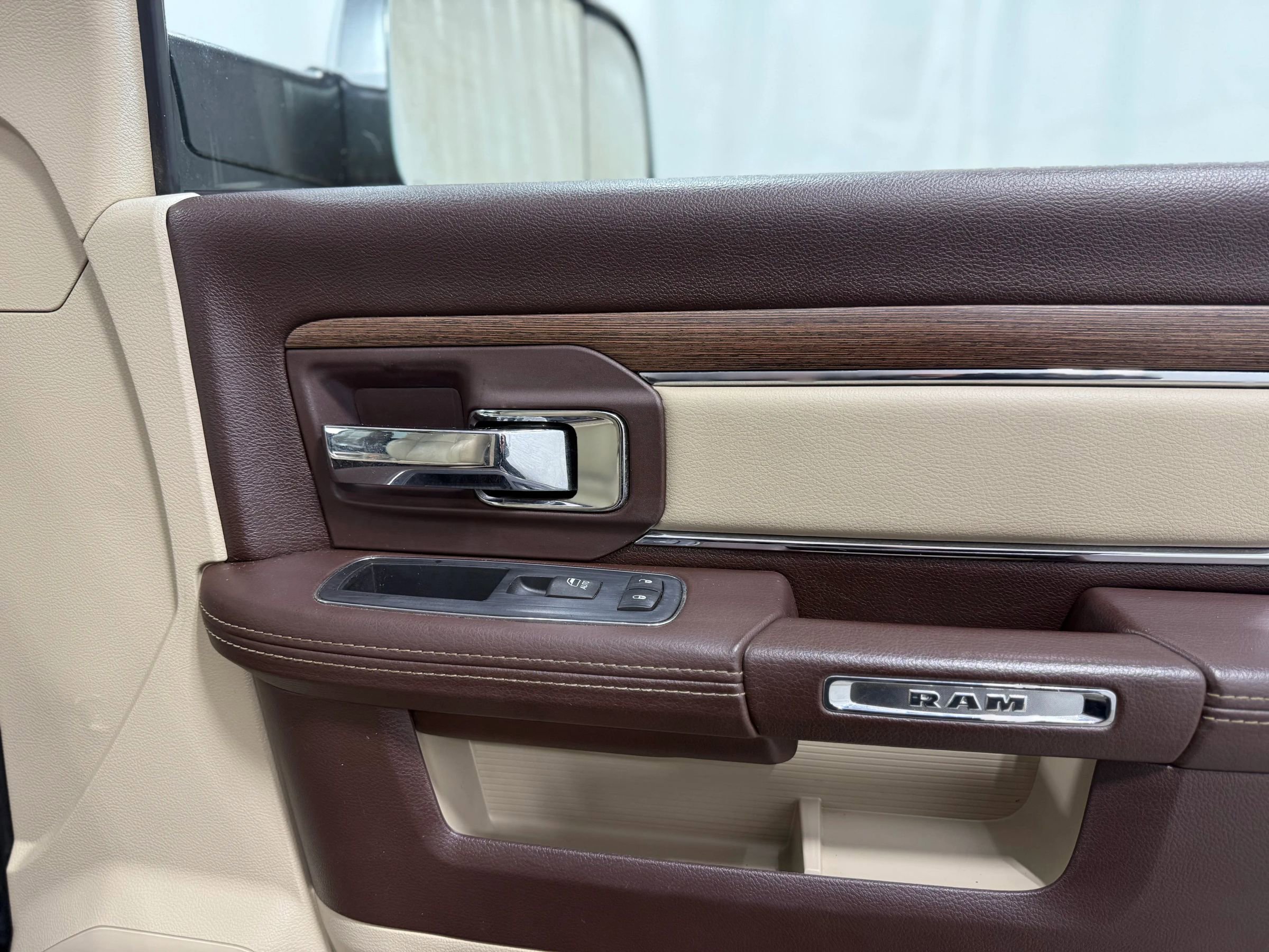 Used 2016 RAM 1500 Laramie image 22