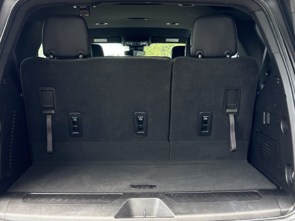 Used 2025 Chevrolet Tahoe LT RWD image 13