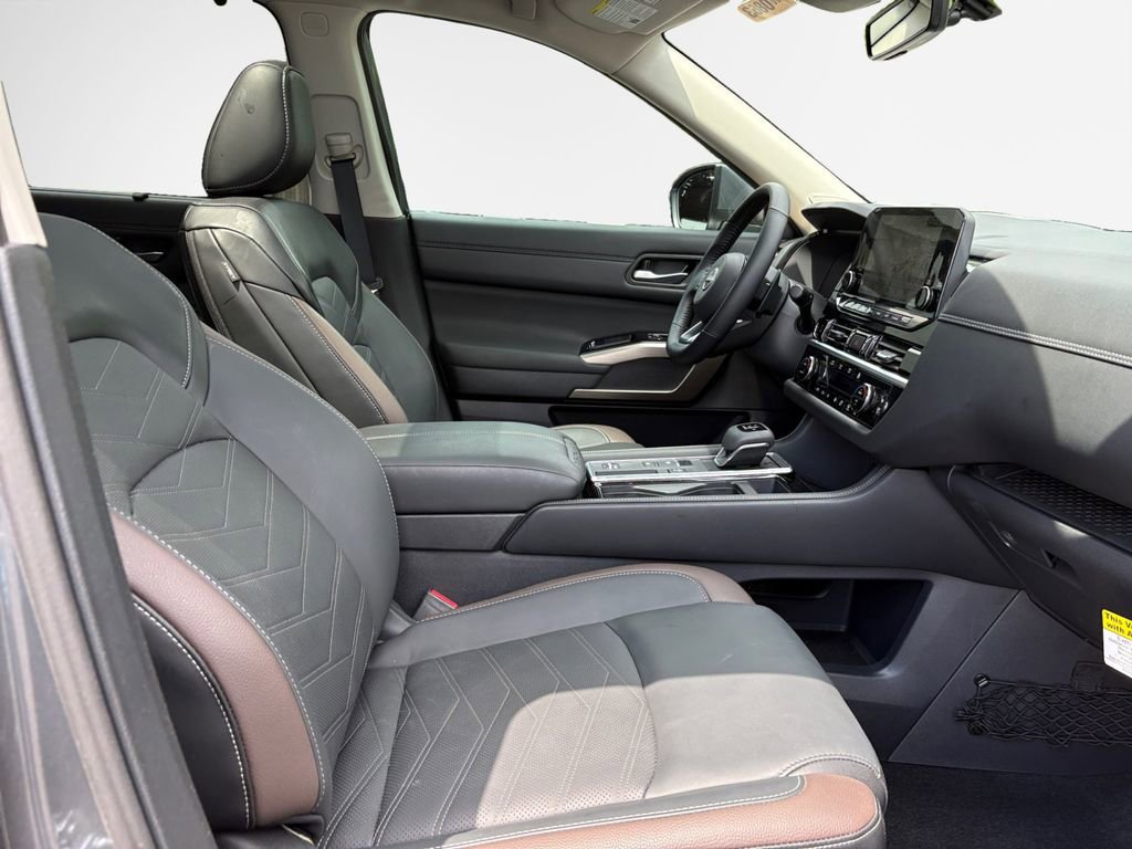 Used 2025 Nissan Pathfinder Platinum w/ Cargo Package FWD image 26