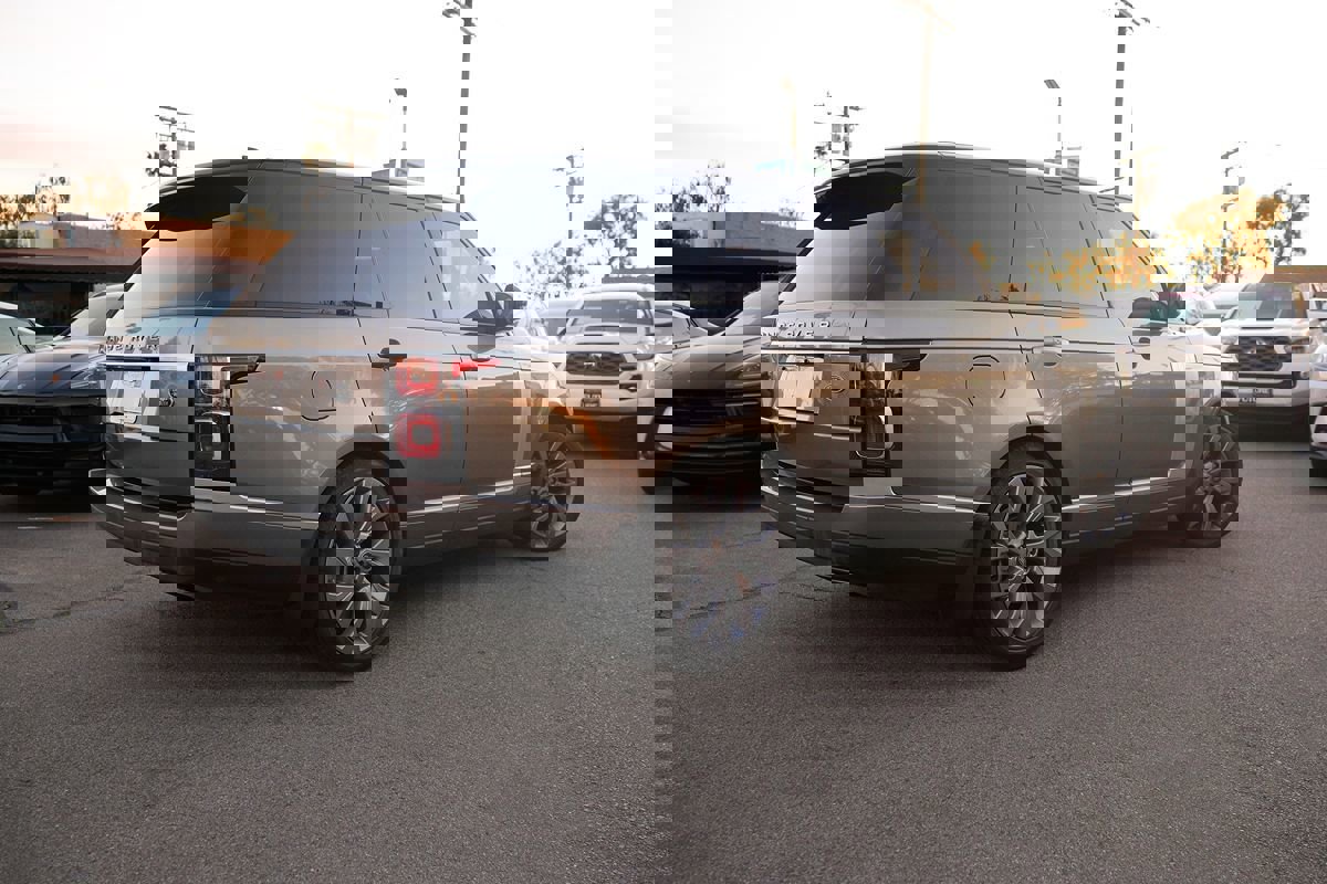 Used 2020 Land Rover Range Rover HSE image 6