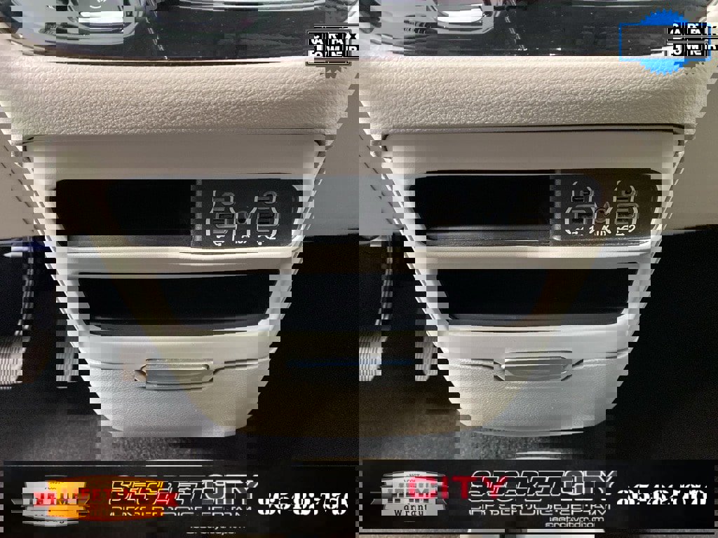 Used 2024 Chrysler Pacifica Touring-L image 23