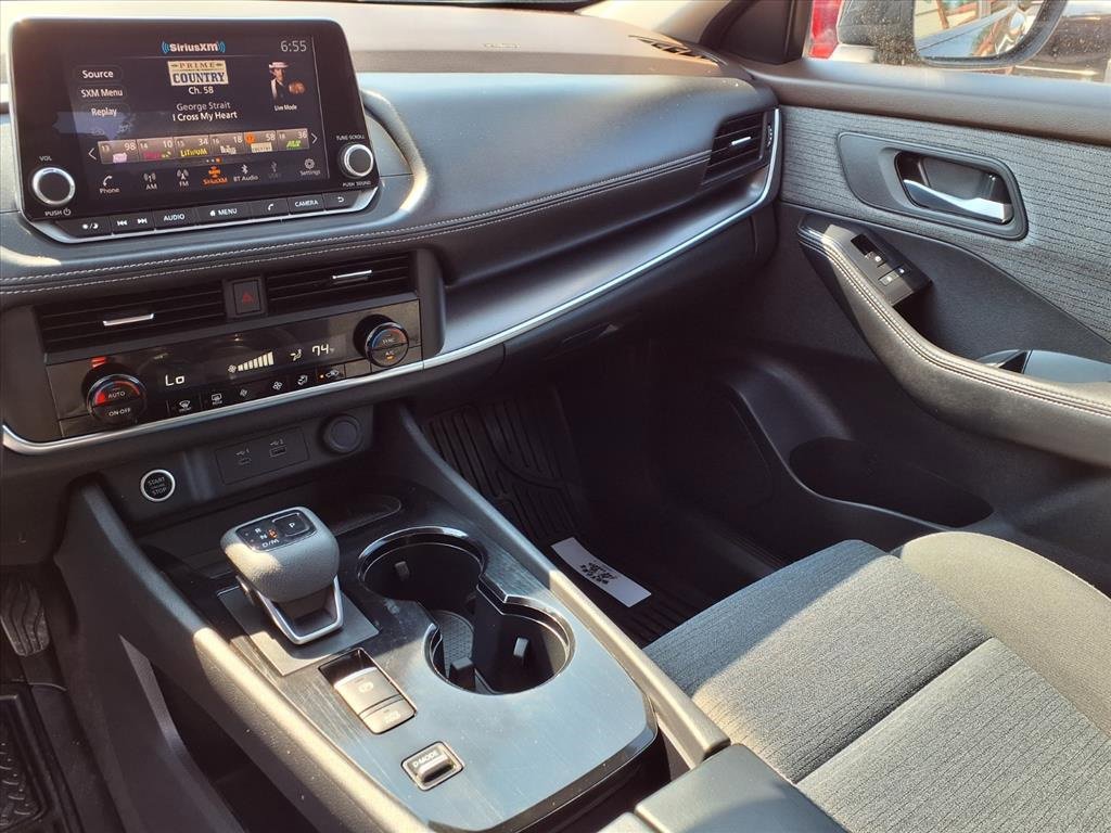 Used 2023 Nissan Rogue SV image 5