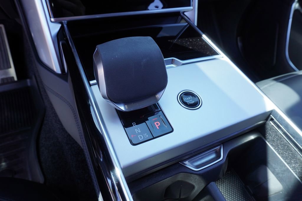 Used 2025 Land Rover Range Rover Long Wheelbase SE image 20