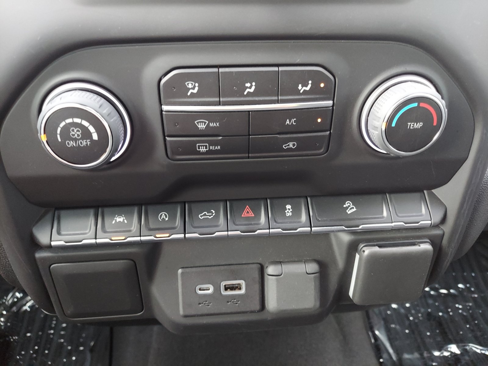 Used 2022 Chevrolet Silverado 1500 Custom Trail Boss w/ LPO, Dark Essentials Package AWD/4WD image 17