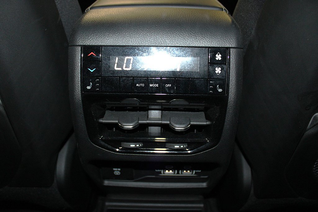 Certified 2023 Jeep Grand Cherokee L Limited AWD/4WD image 37