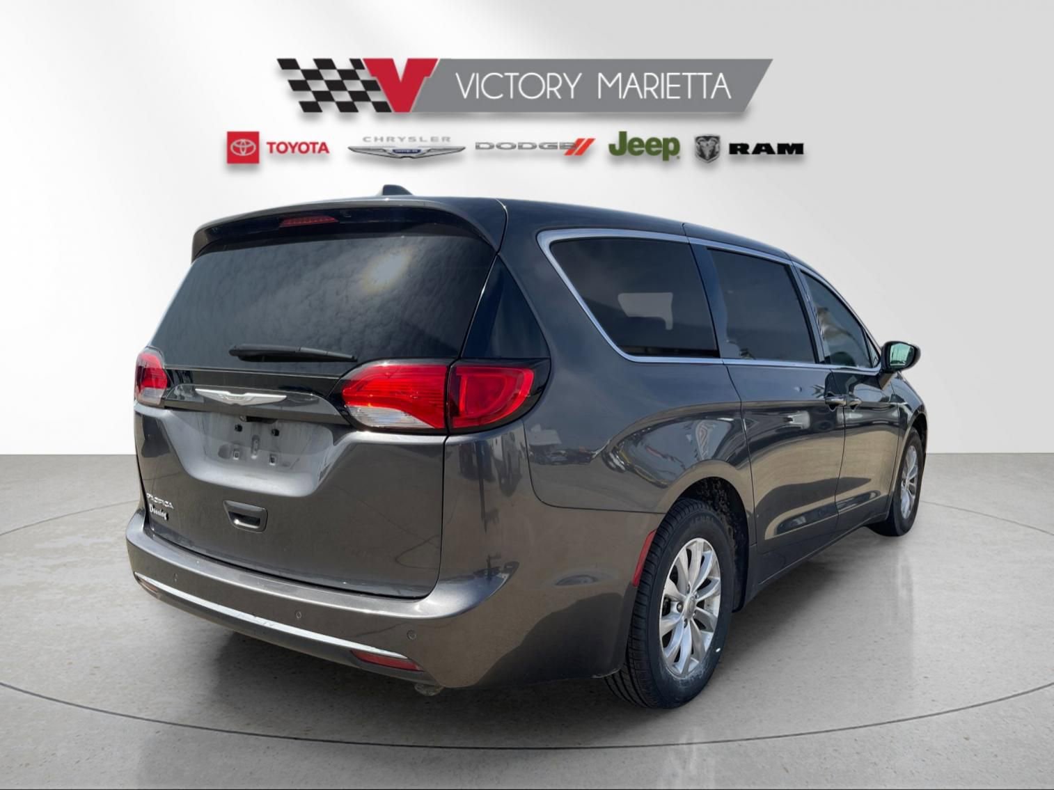 Used 2018 Chrysler Pacifica Touring Plus w/ Tire & Wheel Group image 5
