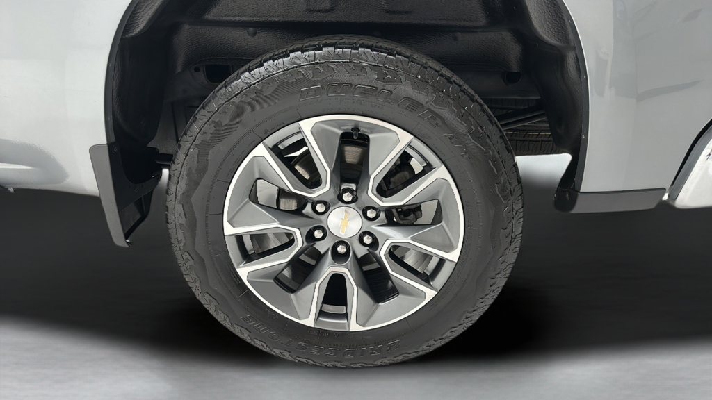 Used 2024 Chevrolet Silverado 1500 LT AWD/4WD image 10