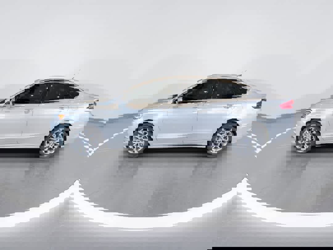 Used 2017 Ford Fusion SE w/ Fusion SE Technology Package FWD image 5