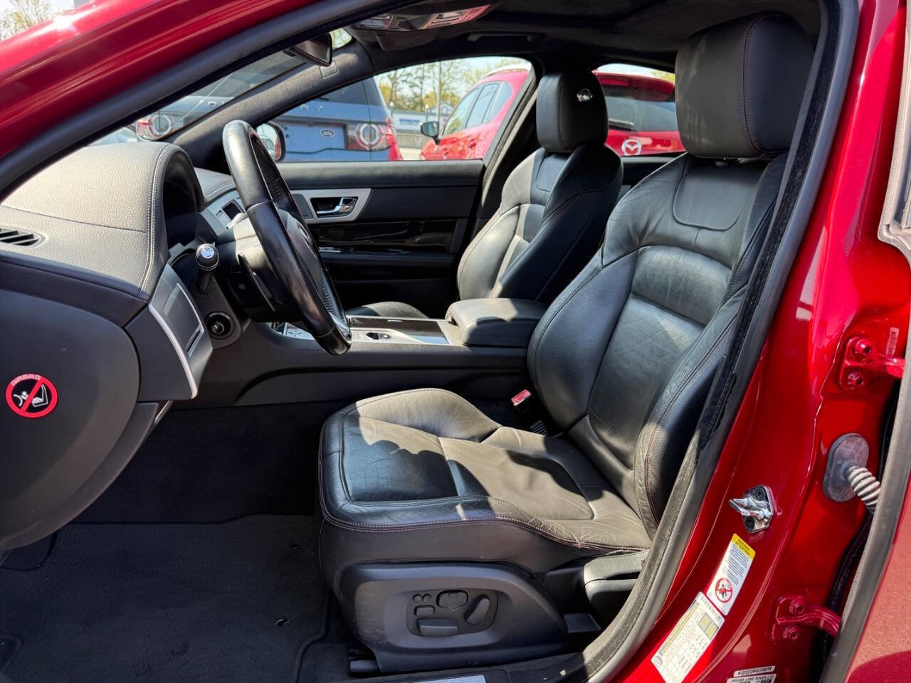 Used 2015 Jaguar XF Sport image 8