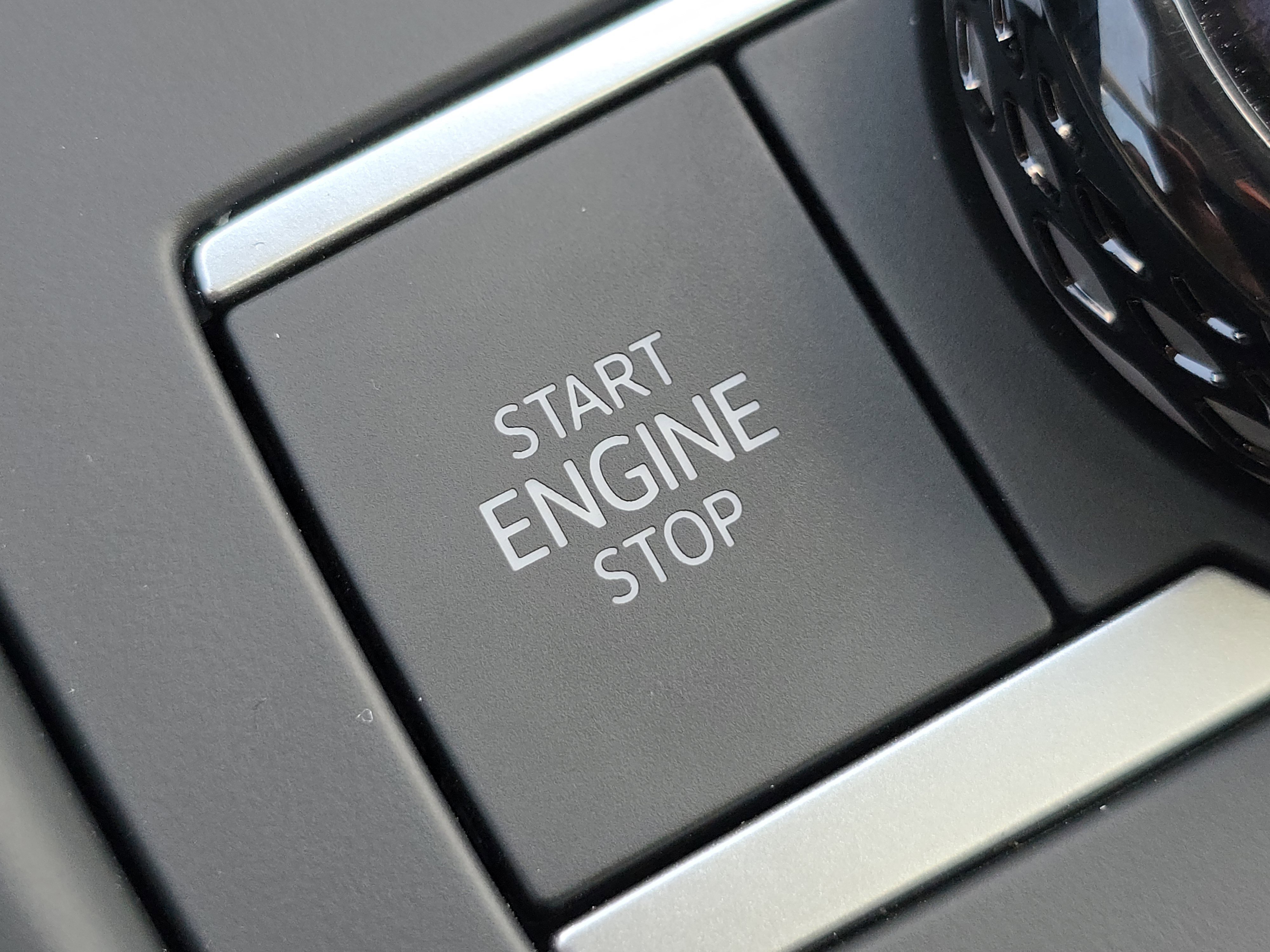 New 2025 Volkswagen Tiguan SE image 25