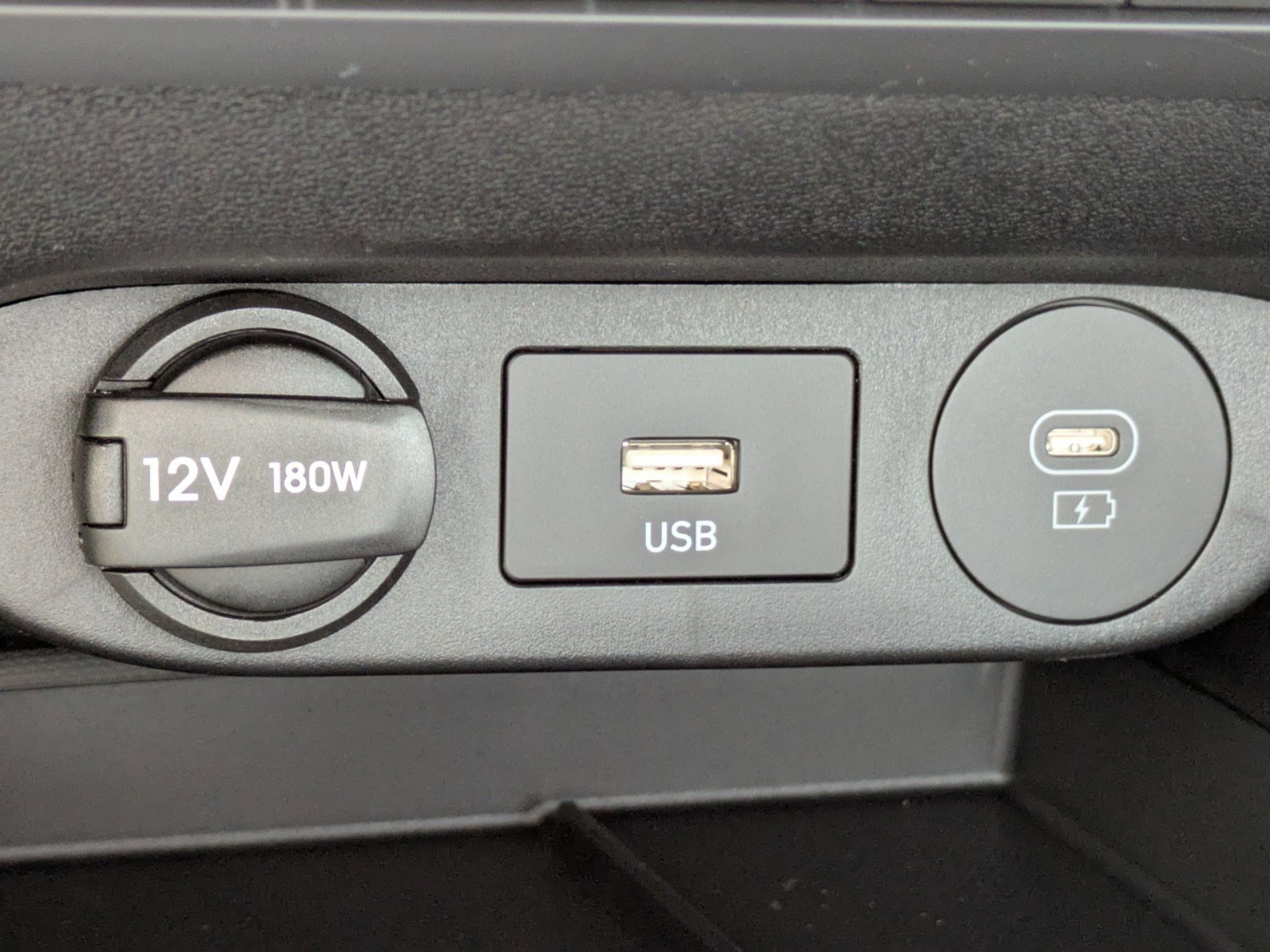 Used 2025 Hyundai Elantra Limited image 22