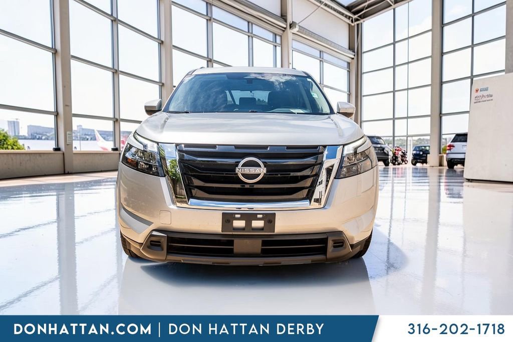 Used 2025 Nissan Pathfinder SV FWD image 25