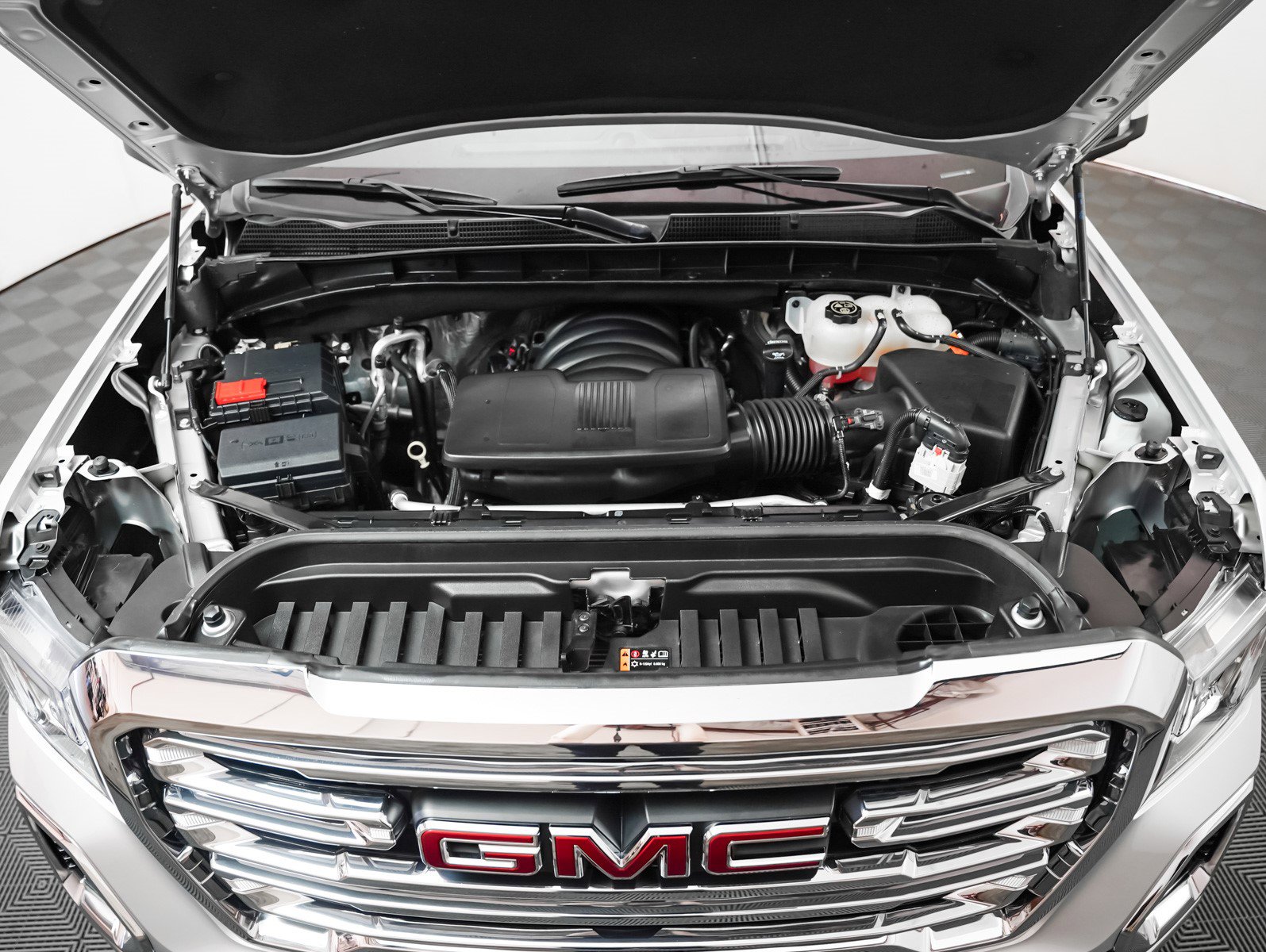 Used 2022 GMC Sierra 1500 SLT w/ SLT Premium Plus Package image 4