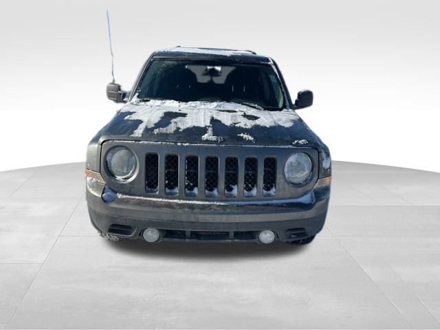 Used 2014 Jeep Patriot Latitude w/ Sun/Sound Group image 2