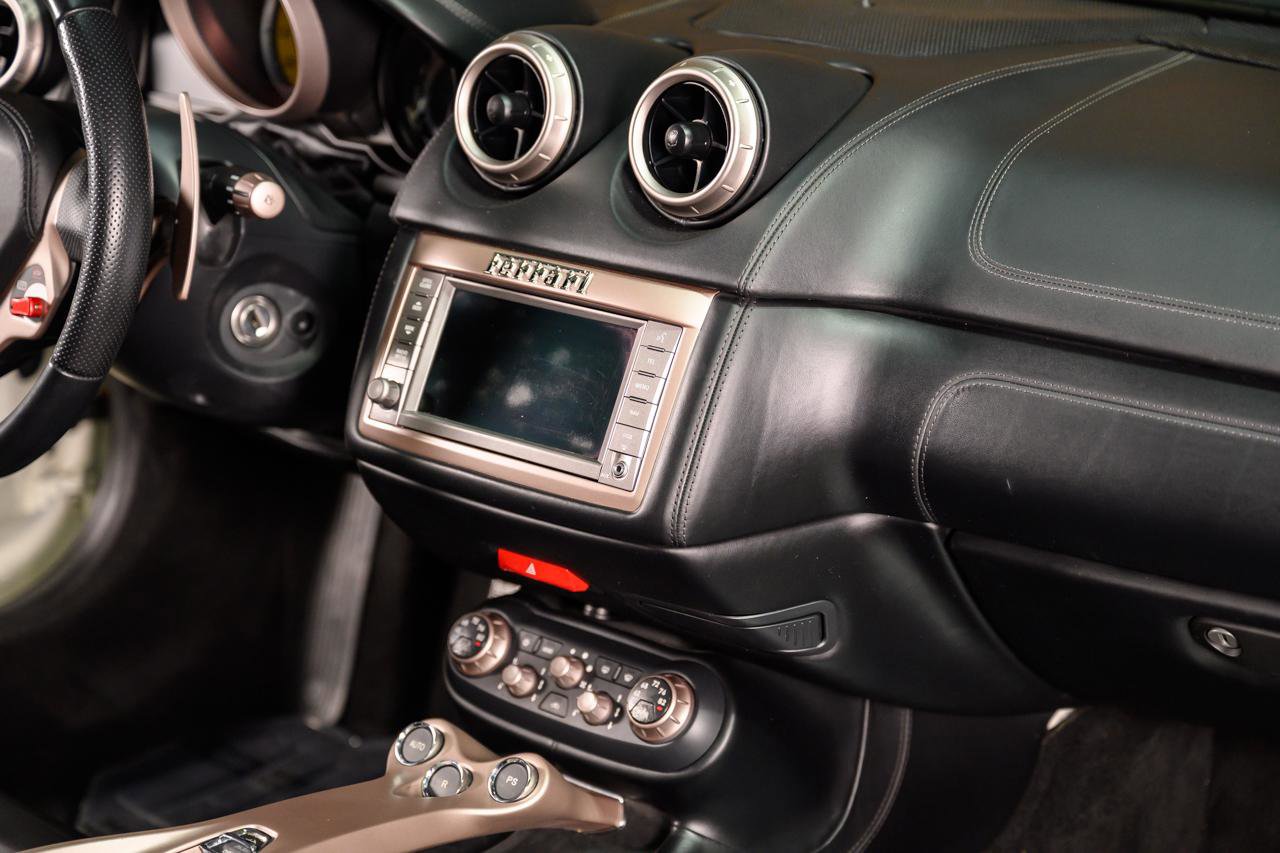 Used 2014 Ferrari California image 37