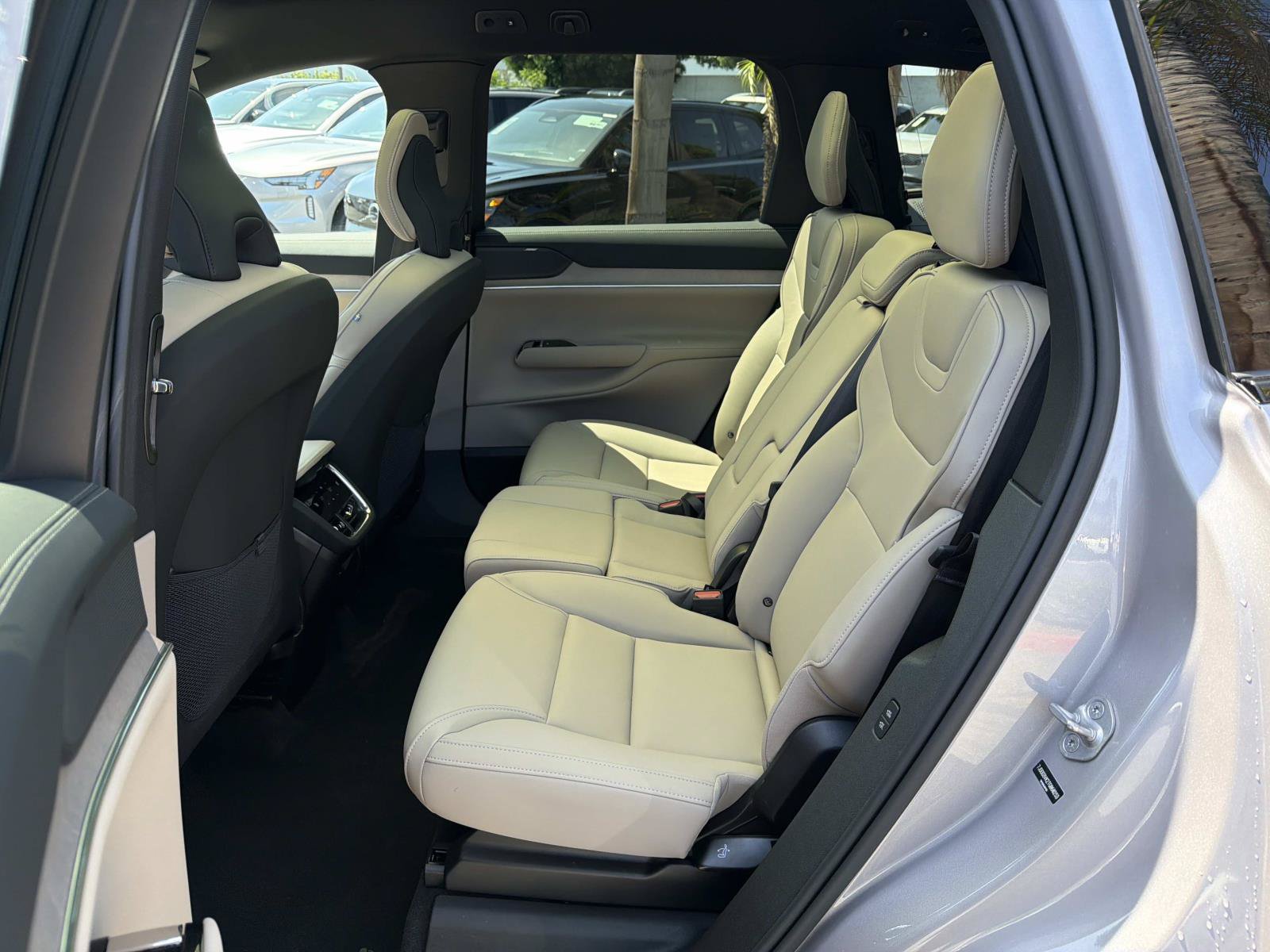 Used 2026 Volvo EX90 Plus RWD image 21