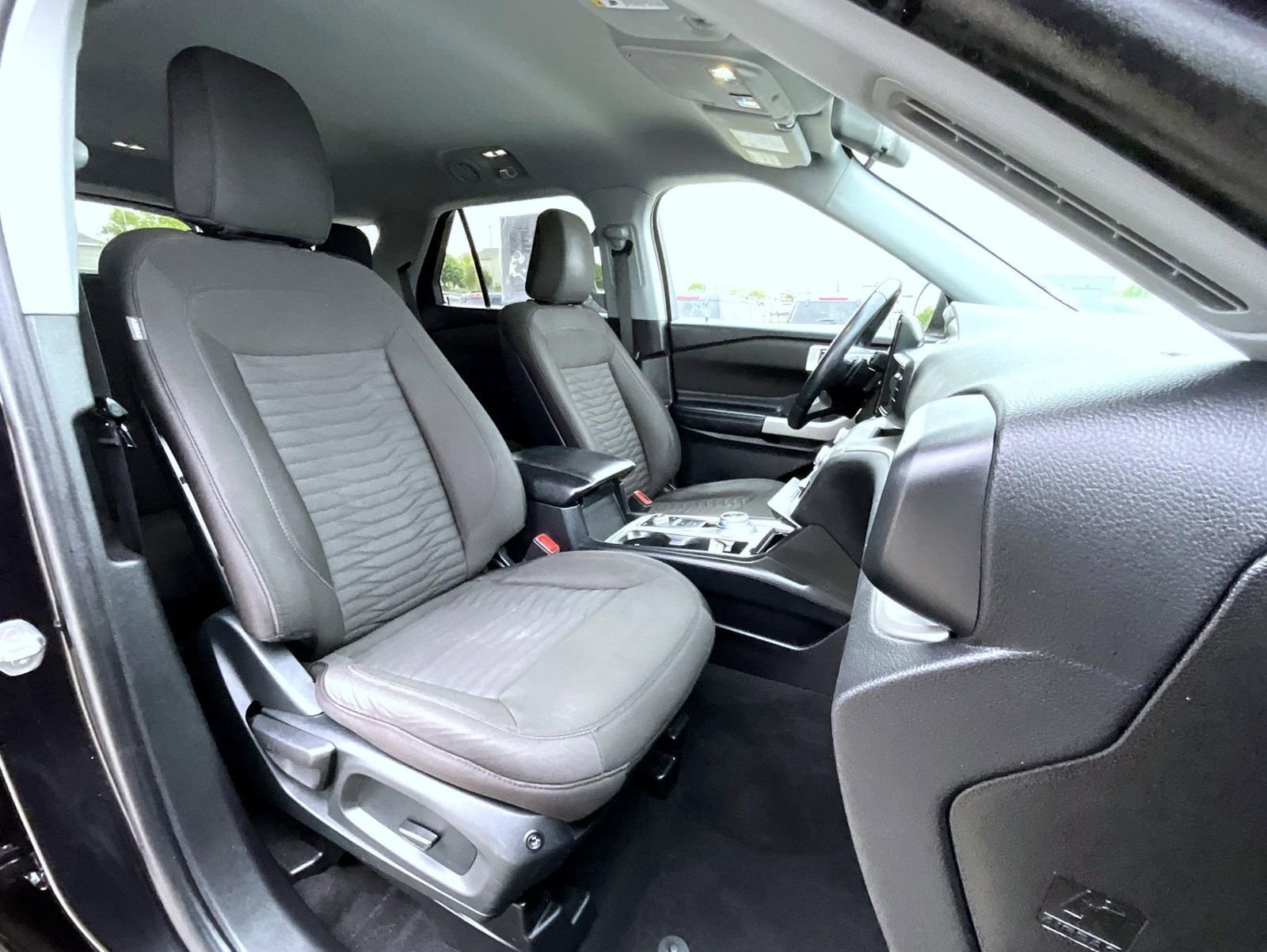 Used 2020 Ford Explorer XLT AWD/4WD image 16