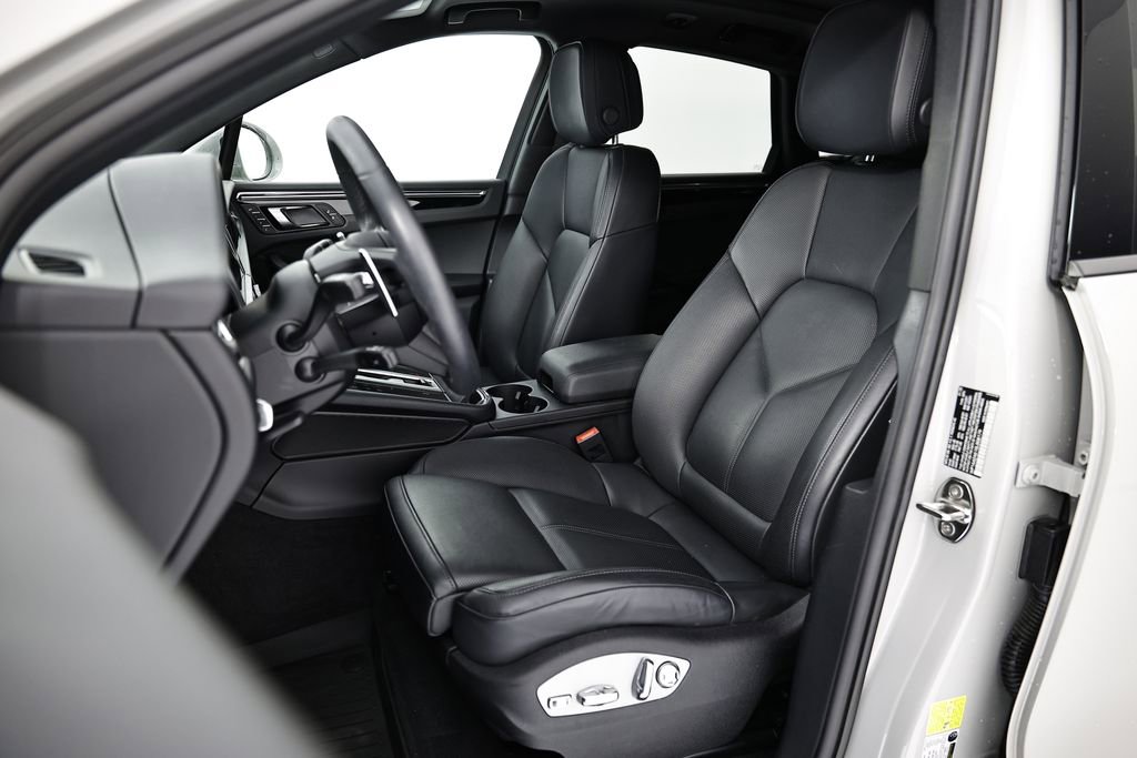 Used 2025 Porsche Macan image 5