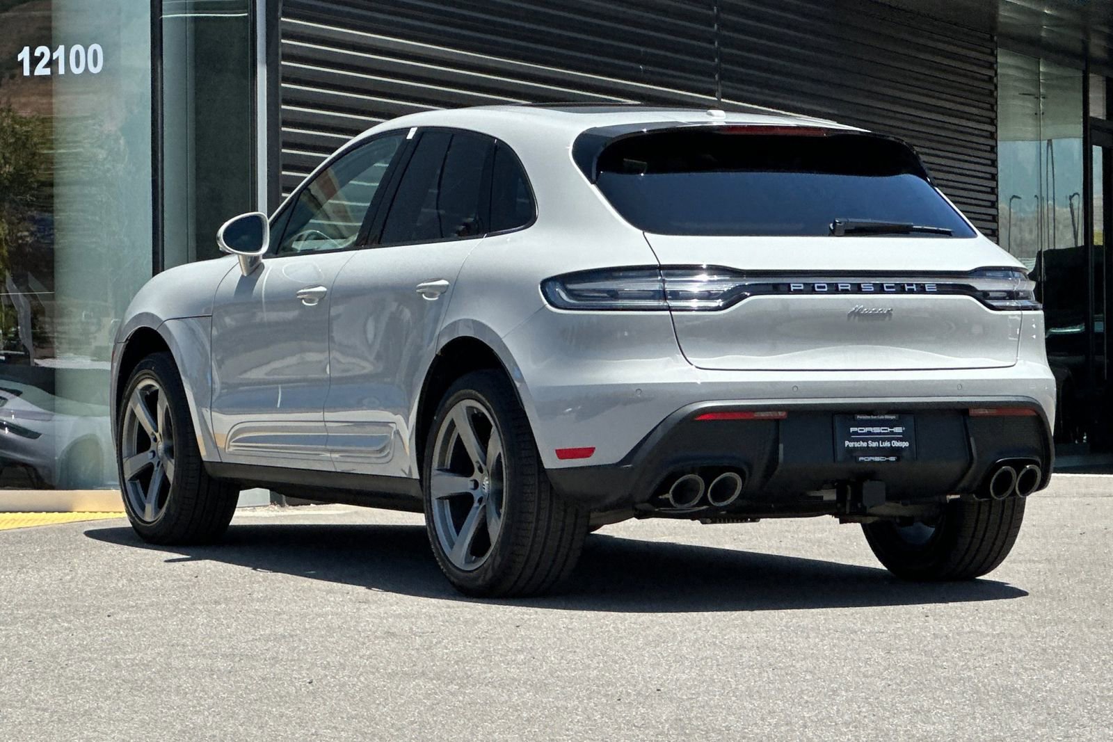 Certified 2025 Porsche Macan image 3