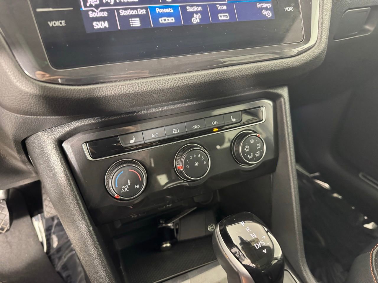 Used 2024 Volkswagen Tiguan Wolfsburg Edition image 18