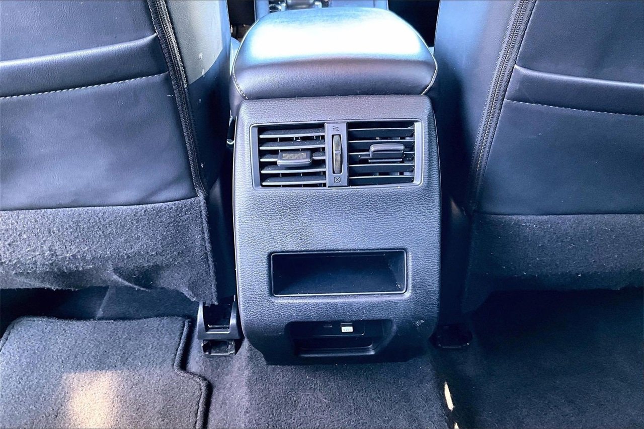 Used 2024 Mitsubishi Outlander SE image 16