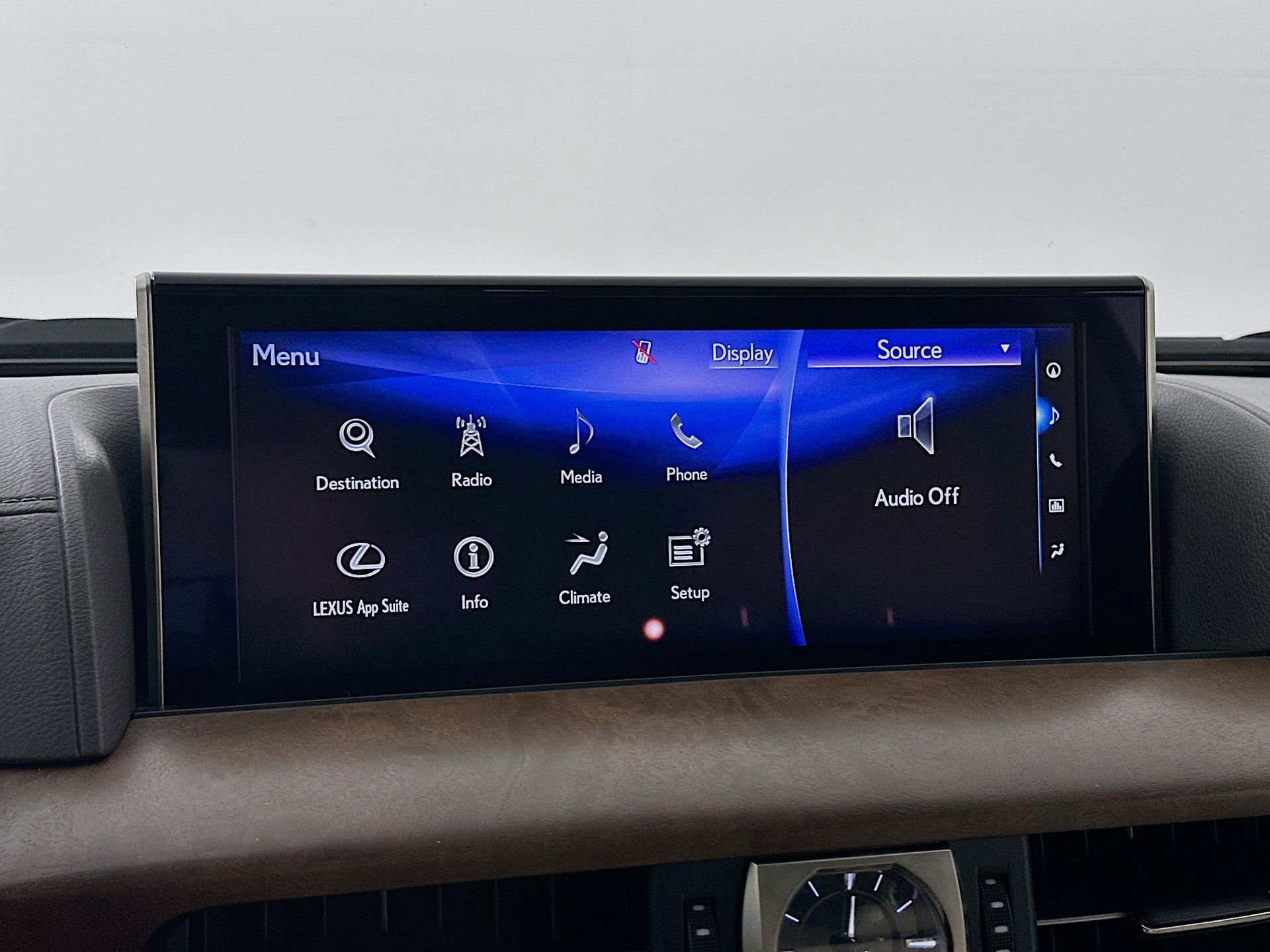 Used 2018 Lexus LX 570 4WD w/ Luxury Package image 16