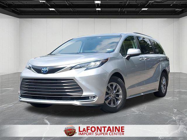 Certified 2021 Toyota Sienna XLE AWD/4WD image 1