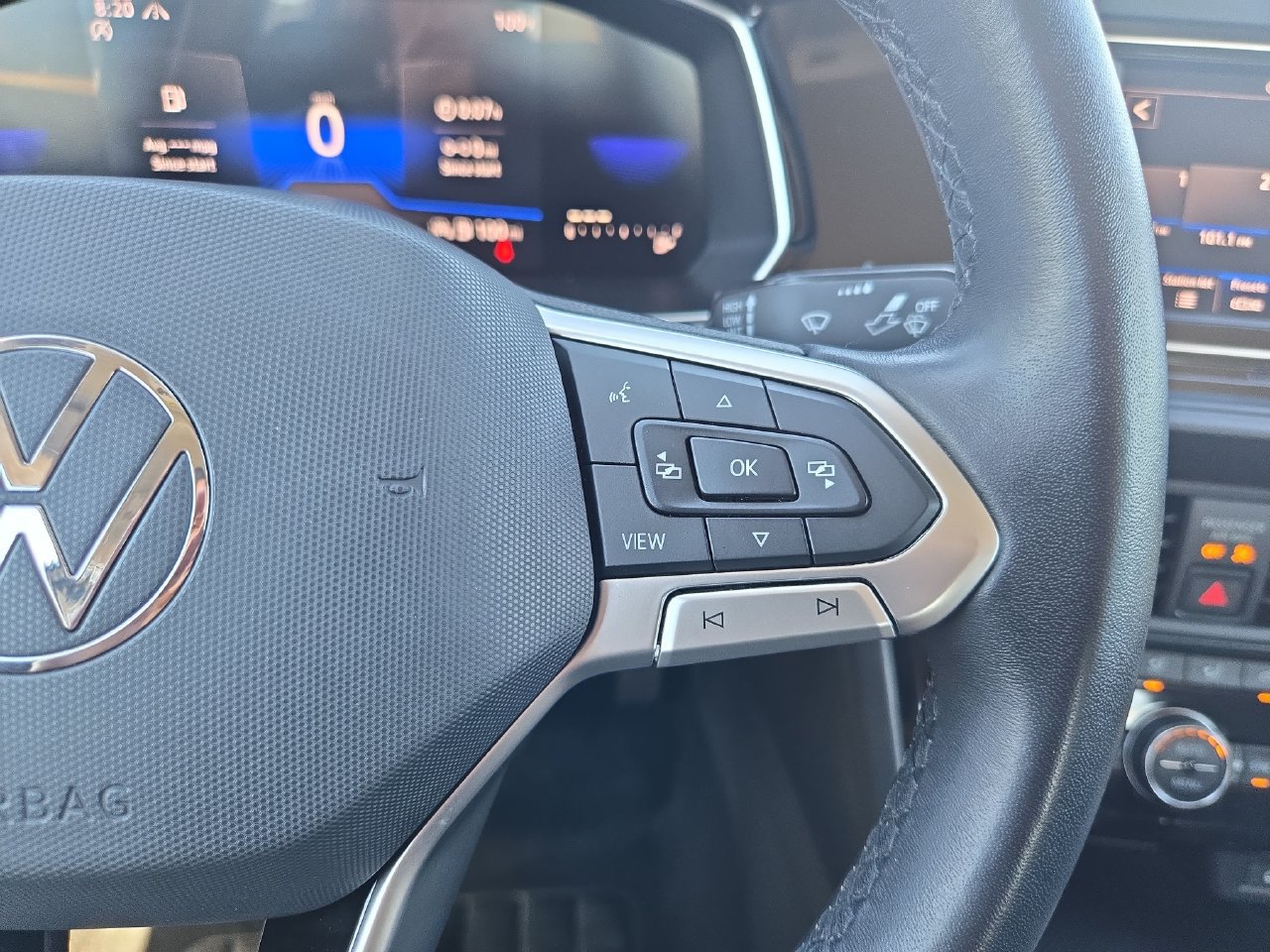 Used 2024 Volkswagen Jetta SE FWD image 17