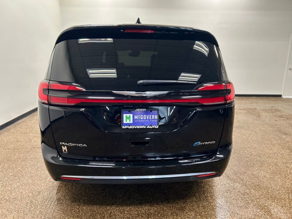Used 2024 Chrysler Pacifica Select image 4