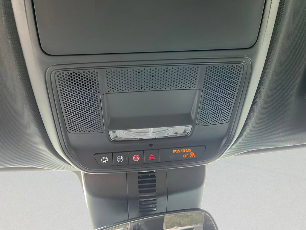 Used 2025 GMC Acadia Elevation FWD image 32