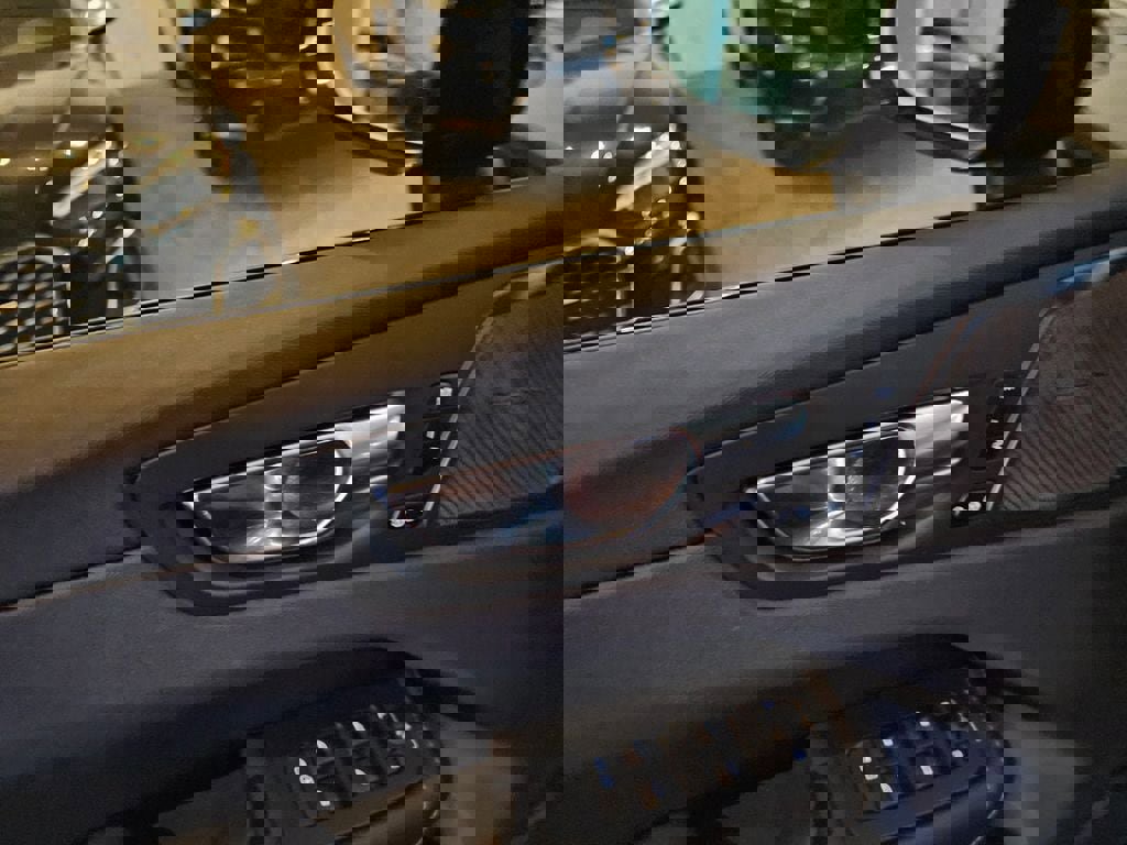 Certified 2025 Volvo XC60 B5 Ultra image 18